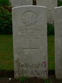 Etaples Military Cemetery - Mott, Edgar Andrew